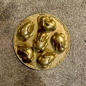 Nordic Ware Bunnies Cake Pan Copper 6 Bunnies Made In USA 4.5 Cups Easter